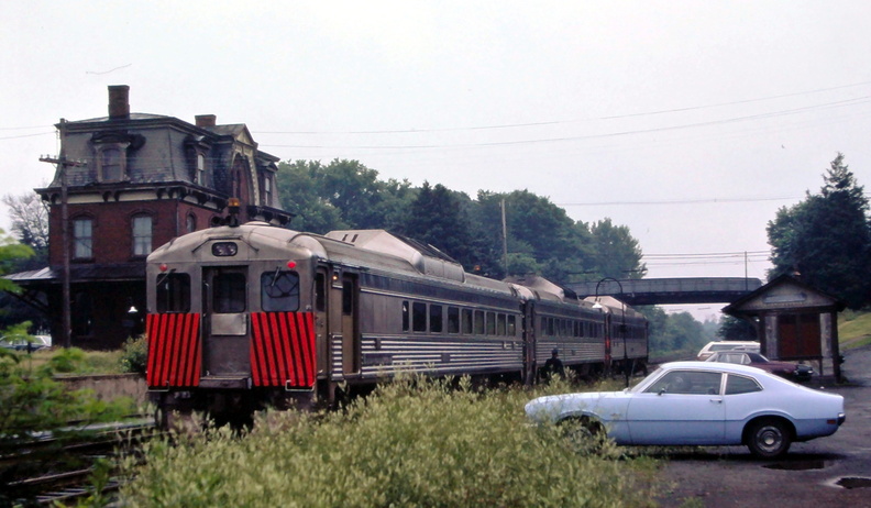 Abendroth-HwBoro-1974-07-Train-Station-Crusader-SW-HwRR-HRA.jpg