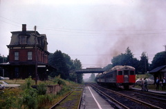 Abendroth-HwBoro-1974-07-Train-Station-Crusader-W-HwRR-HRA