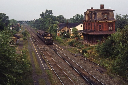 Curcio-Hw-Train-1981-08-28-025-Hopewell-Station-Passengers-from-NY-DMF