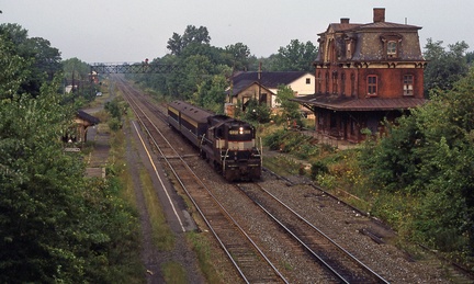 Curcio-Hw-Train-1981-08-28-027-Hopewell-Station-Passengers-from-NY-DMF