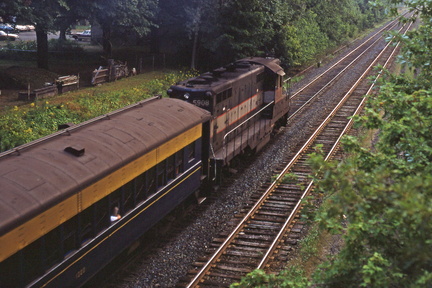 Curcio-Hw-Train-1981-08-28-035-Hopewell-Station-Passengers-from-NY-HwRR-DMF