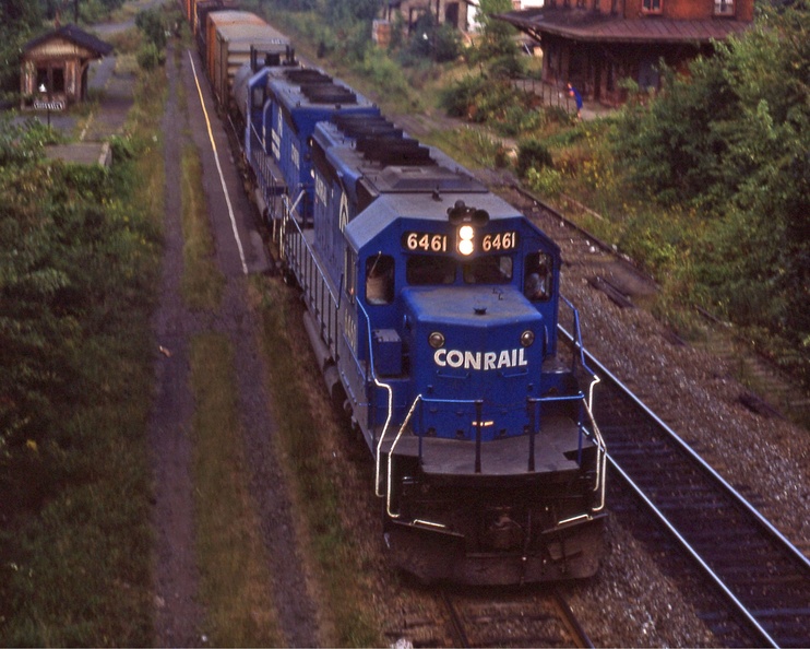 Curcio-Hw-Train-1981-08-28-038-Hopewell-Station-Conrail-Freight-DMF.jpg