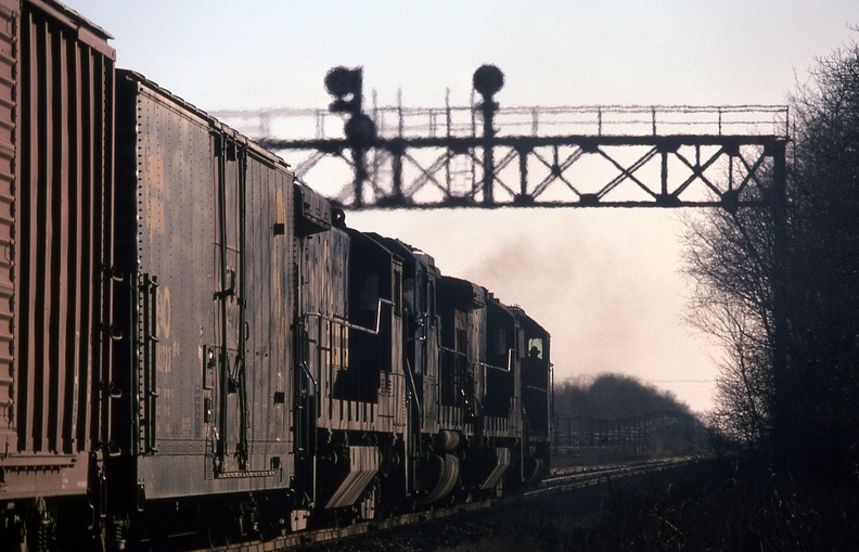 Curcio-Hw-Train-1982-04-02-027-Pennington-North-Freight-DMF.jpg