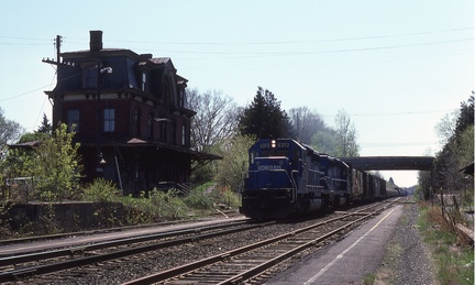 Curcio-Hw-Train-1982-04-29-022-Hopewell-Station-Conrail-Freight-DMF