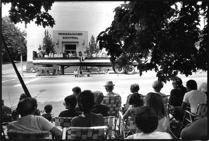 Saretzky-Hw-1978-Parade-Programmed-Control-Spectators-East-Broad