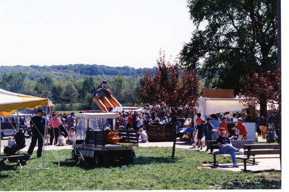 2002-HwBoro-Harv-Fair-Crowd-REL 271