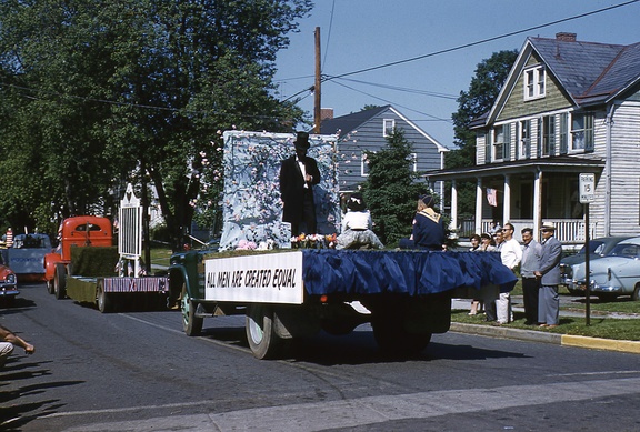 1961s4-HwBoro-Memorial-Parade-Kintner-Labaw 33-Model-Greenwood-west-