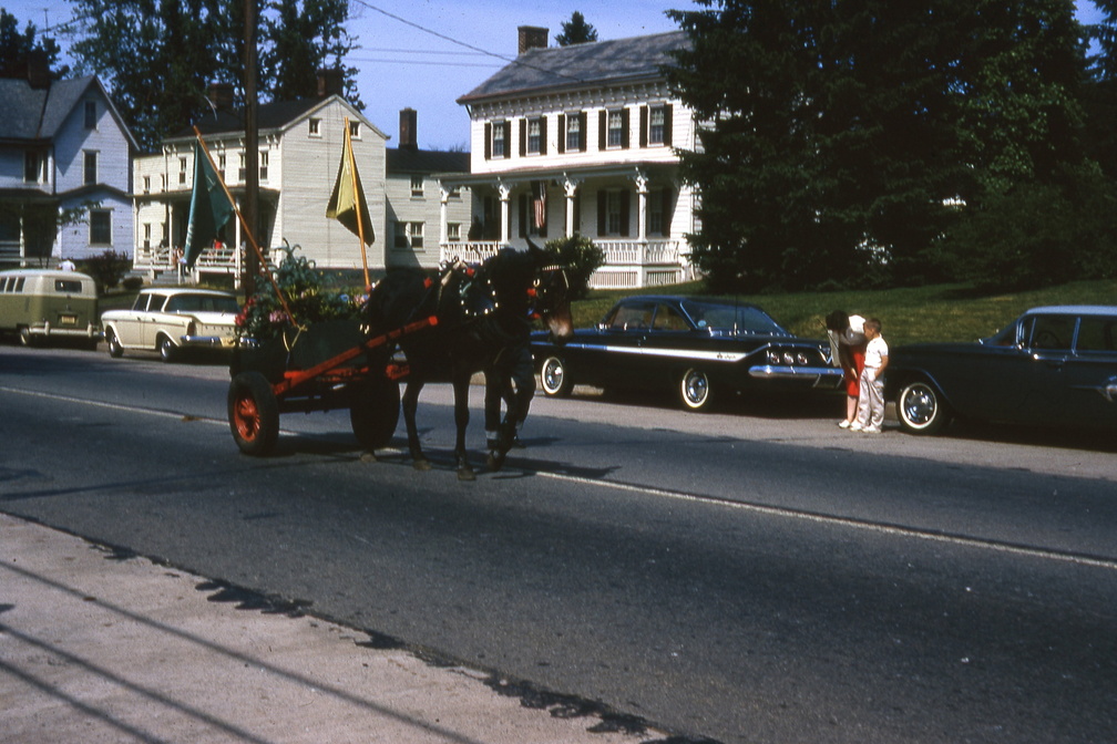 1964-HwBoro-Memorial-Parade-Devlin-01-Broad West