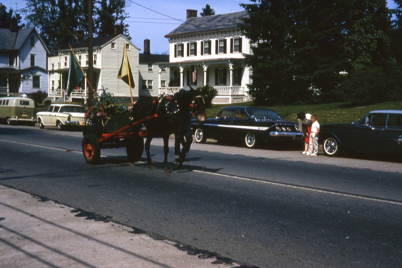 1964-HwBoro-Memorial-Parade-Devlin-01-Broad_West.jpg