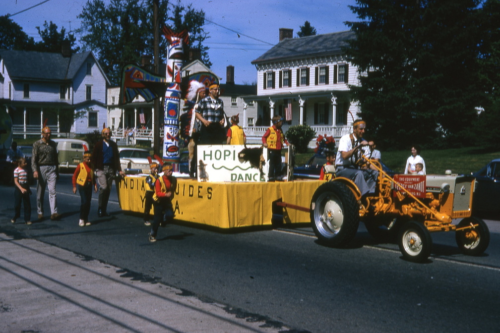1964-HwBoro-Memorial-Parade-Devlin-05-Broad West