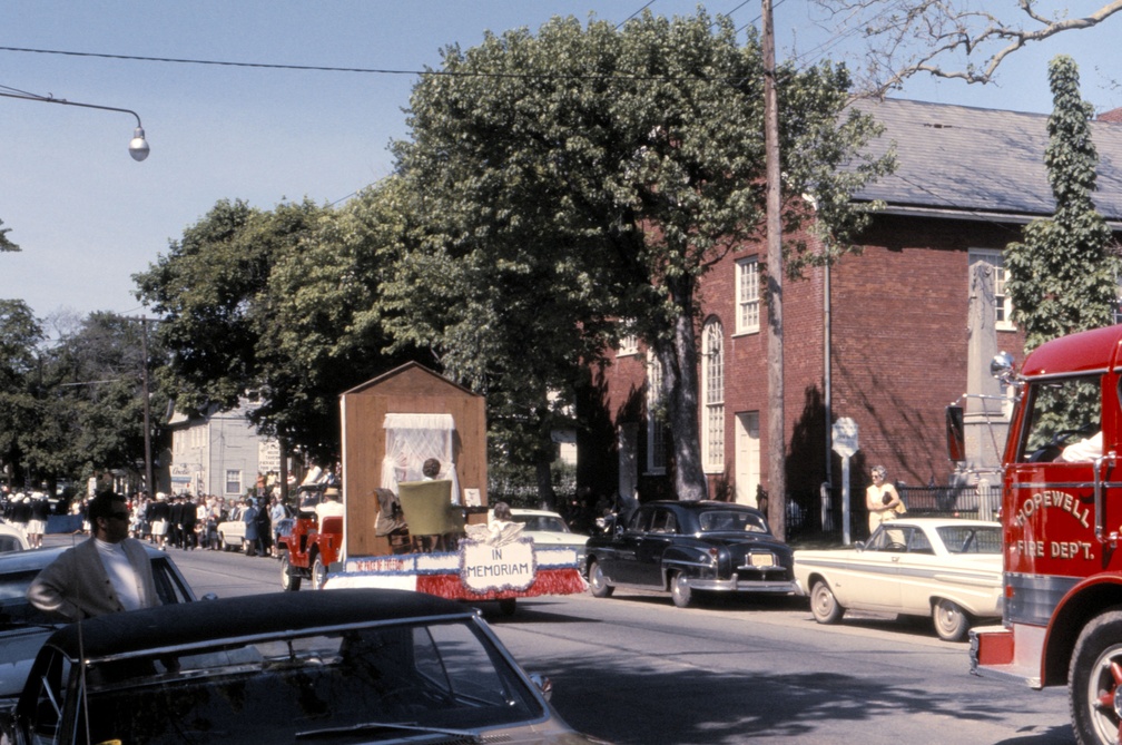 1967-HwBoro-Memorial-Parade-Gantz-05-Old-School-Baptist