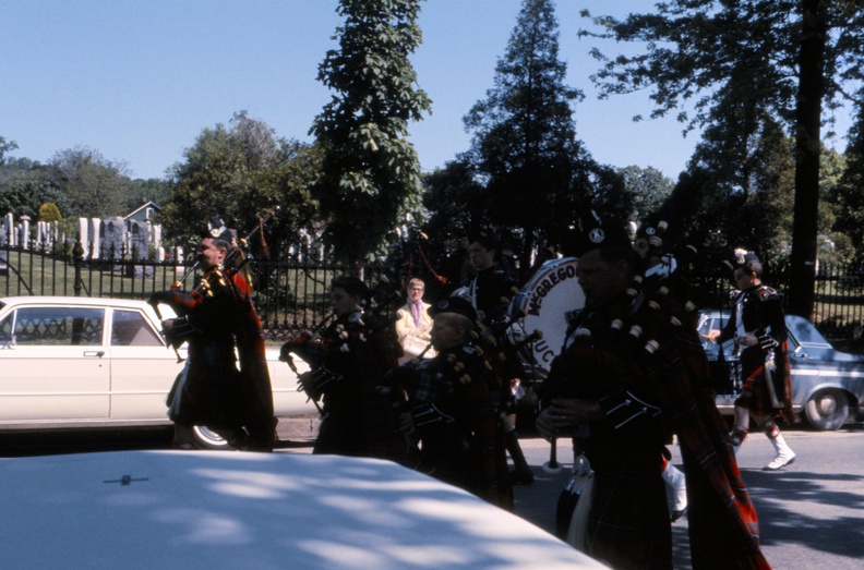 1967-HwBoro-Memorial-Parade-Gantz-18-Old-School-Baptist.jpg