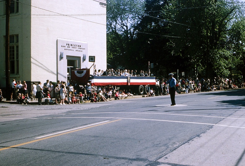 1970-HwBoro-Memorial-Parade-Kintner-Labaw 52-Broad-east-Greenwood-Princeton-Bank