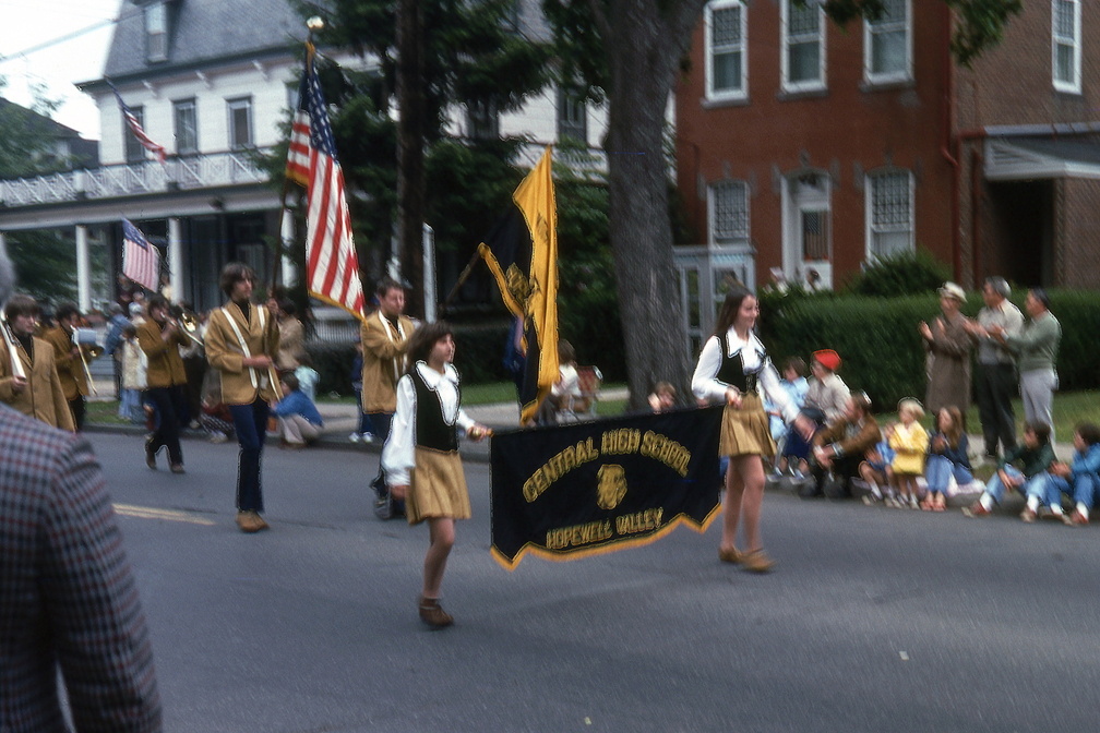 1976-HwBoro-Memorial-Parade-Devlin-02