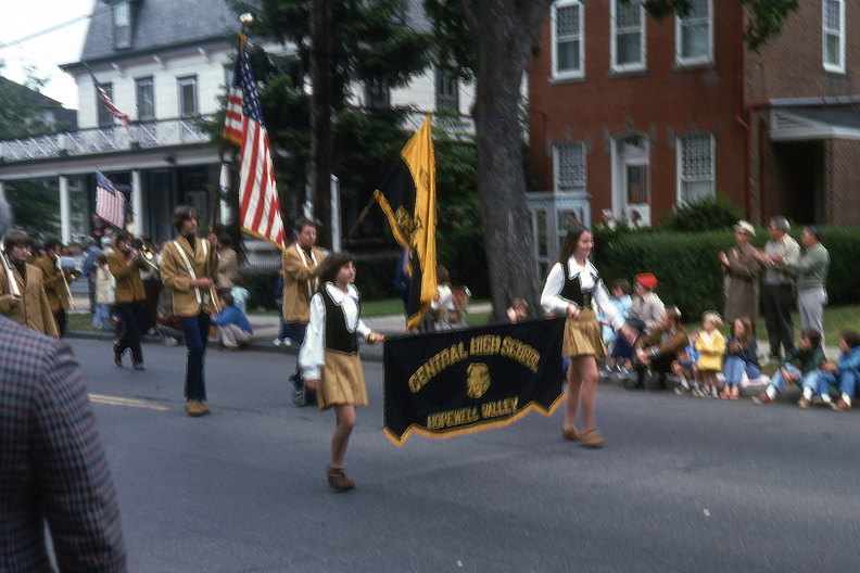 1976-HwBoro-Memorial-Parade-Devlin-02.jpg