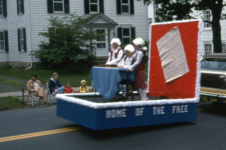 1976-HwBoro-Memorial-Parade-Devlin-09.jpg