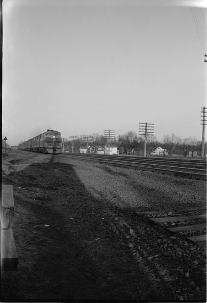 1953c-HwBoro-Train-Crossing-Louellen-HwRR-REL-06-Train-se-Model