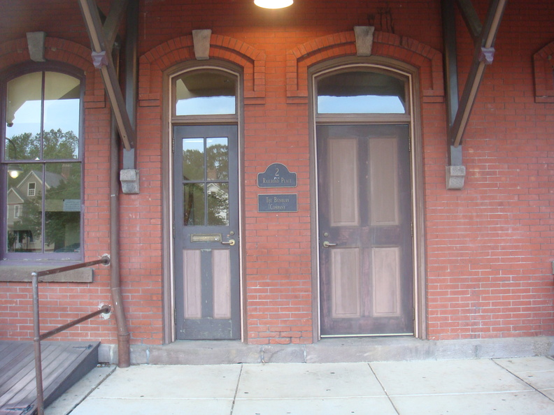 2012-HwBoro-Train-Station-Set-Drive-Doors-HwRR-KHG-800