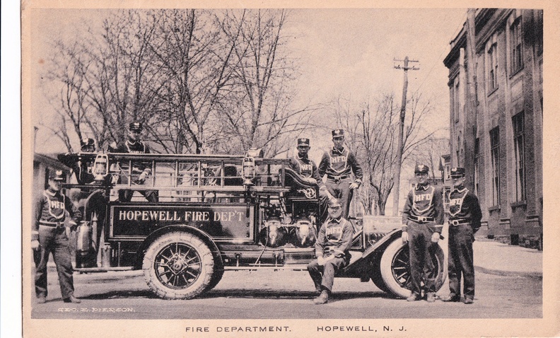 Broad_East-002-1916-pc-Greenwood_Fire_Truck-Pierson_Albertype_19xx-SC_010.jpg