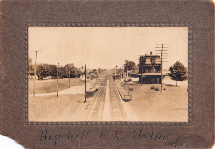 Railroad-002-1910-pc-RR Station-card HwRR-SC 101