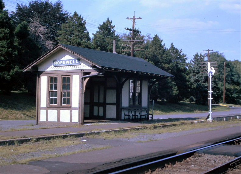 Railroad-002-1963-ph-Train_Pass_Shed_WB_Signal-HwRR-HRA.jpg
