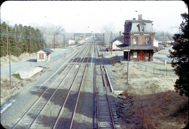 Railroad-002-1973-ph-RR_Station_Tracks_west-HwRR-DD_230322_160.jpg