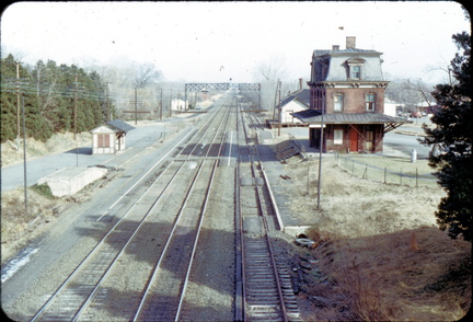 Railroad-002-1973-ph-RR Station Tracks west-HwRR-DD 230322 160
