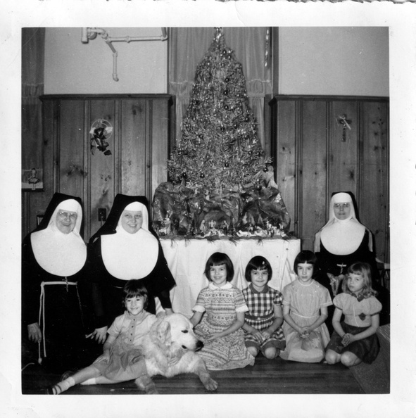 1958-St_Michaels-Xmas-Tree-Dog-SOSF_S2_32.jpg