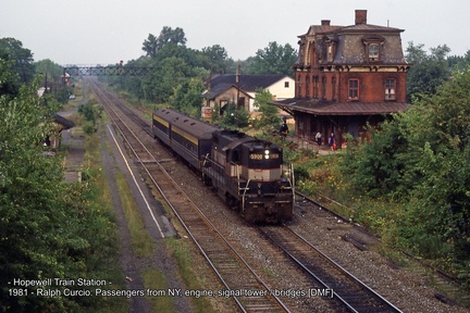 SL-ST2H-35-Hw-Station-Curcio-Hw-Train-1981-08-28-032-Hopewell-Station-Passengers-from-NY-DMF