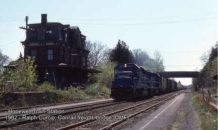 SL-ST2H-37-Hw-Station-Curcio-Hw-Train-1982-04-29-022-Hopewell-Station-Conrail-Freight-DMF